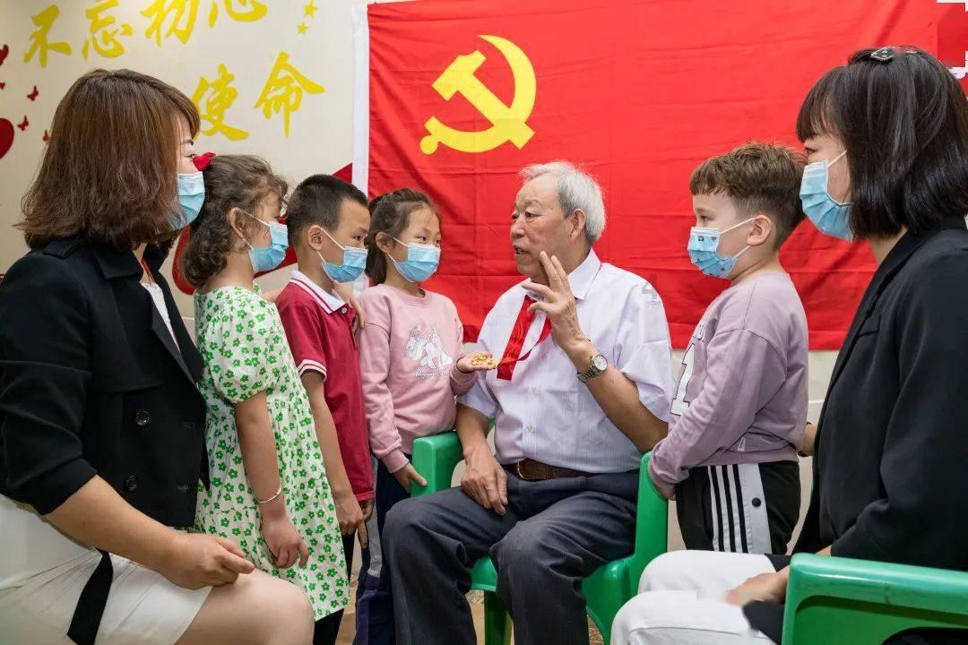 买问界M7最大的难点，要不要花6000元，给车内换个内饰颜色